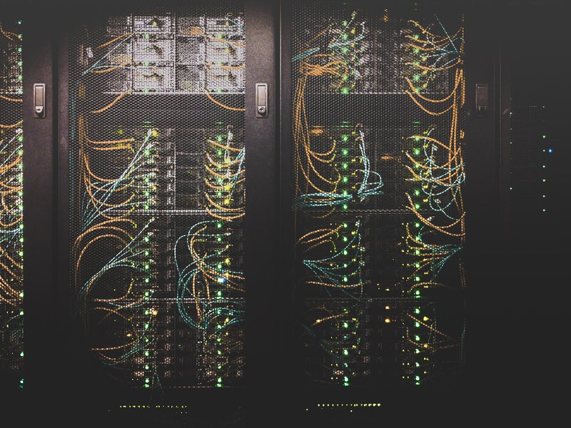 Server Hosting | © Taylor Vick on Unsplash